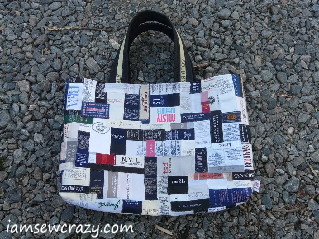 Recycled Newspaper Bags So need to do this instead of buying gift bags!!!!!  | Newspaper bags, Recycled crafts, Newspaper gift