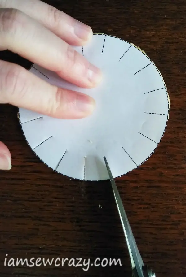 cutting slits in circle's seam allowance