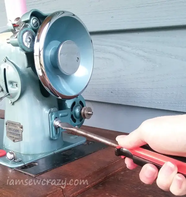 removing motor from sewing machine