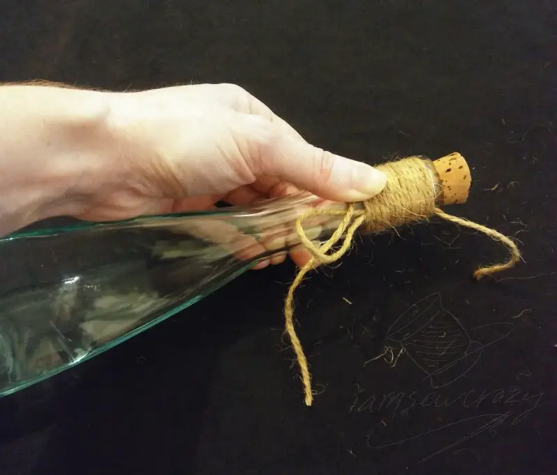 wrapping bottle with jute twine