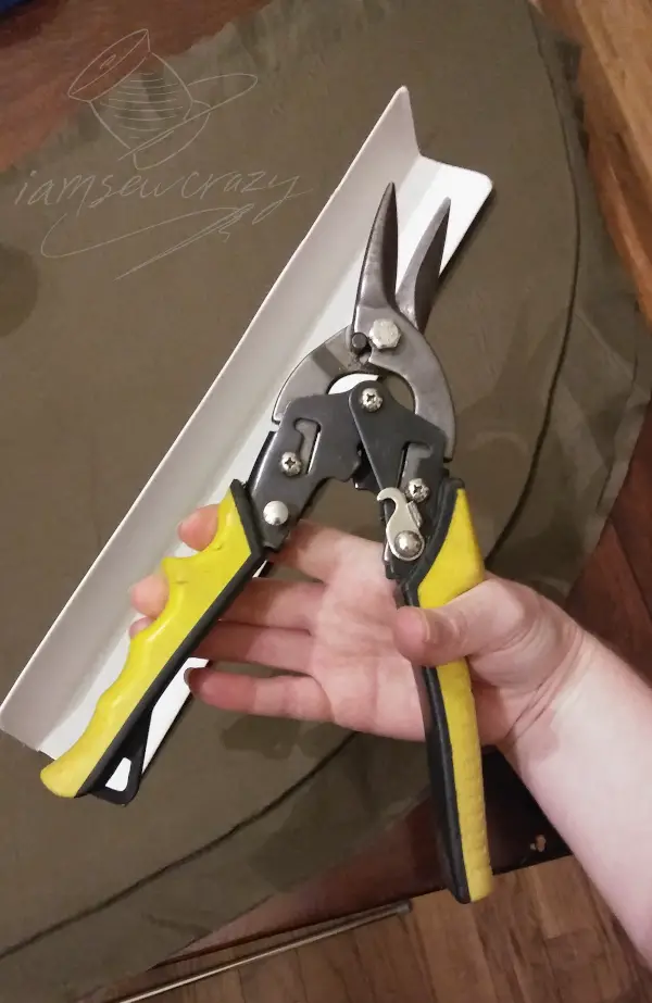 cutting cardboard right angle with aviation snips
