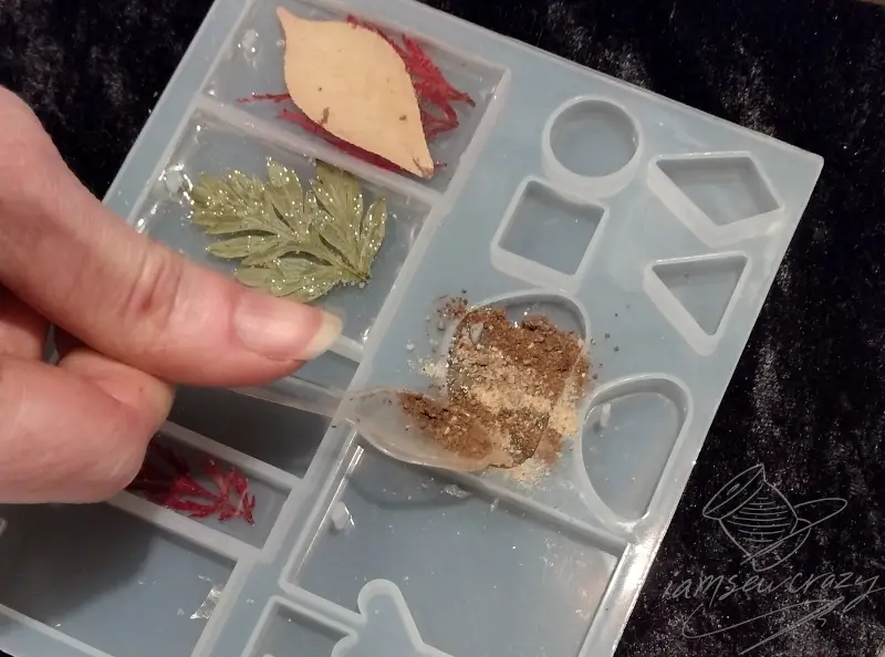 casting sand in resin