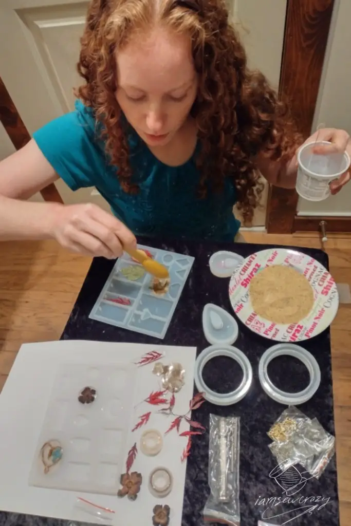 pouring resin using unusual tools and materials