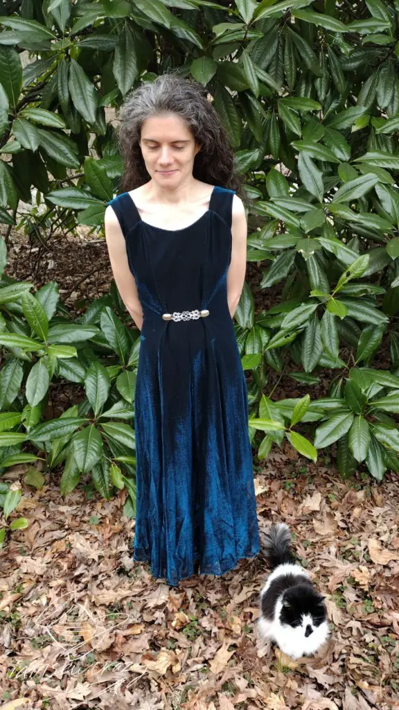 cat imitating lady posing for pictures