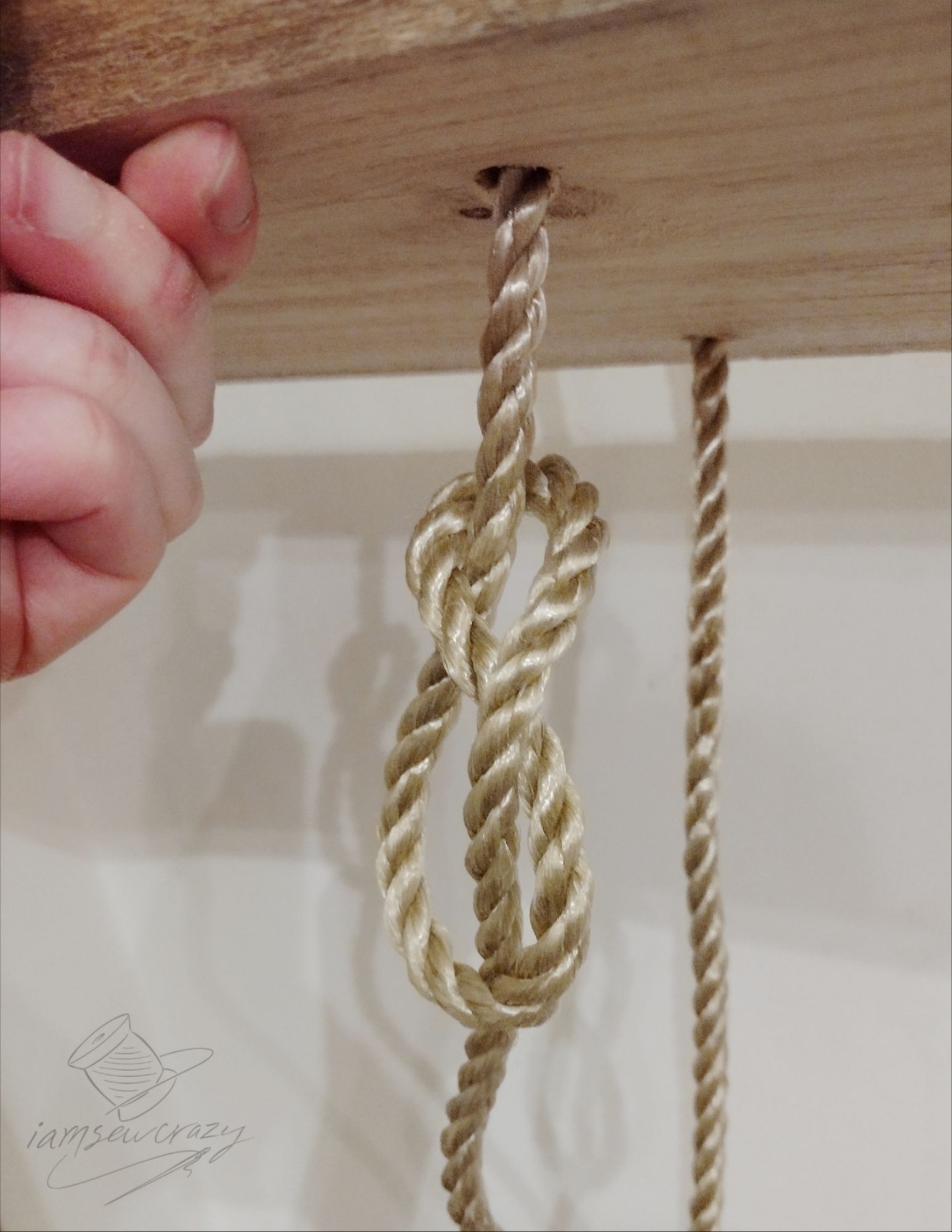 How to make hanging rope shelves out of boards hanging from knots in a rope