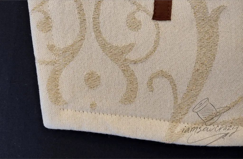 sewing a flange on the edge of a pillow